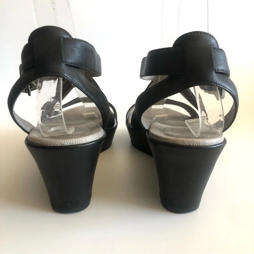 Tsubo Olivette Black Leather Wedge Sandal